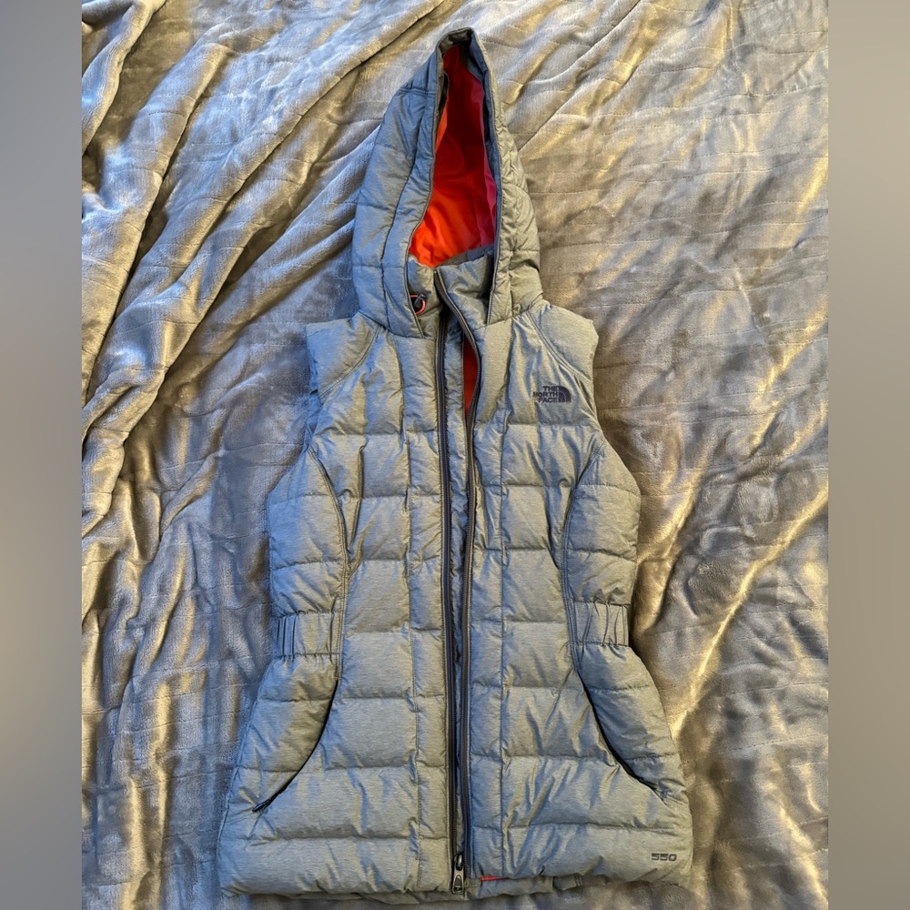 Women’s NorthFace 550 vest size xs